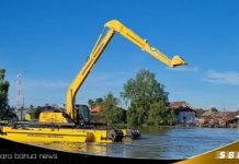 Pemko Banjarmasin resmi operasikan ekskavator amfibi untuk revitalisasi sungai