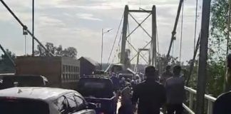 Kemacetan parah di Jembatan Barito akibat sistem buka tutup