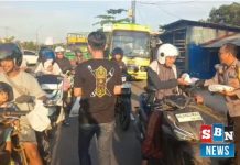 Komunitas TFTT Alumni Bintara Polri 2003 gelombang I bagikan 200 nasi kotak di hari ulang tahunnya