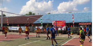 22 tim berebut piala di turnamen Bola Voli HUT RI ke-80 Anjir Pasar