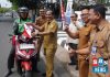 Semarakkan HUT RI ke-75 dan hari jadi Kabupaten Banjar, DKISP Banjar bagikan bendera merah putih