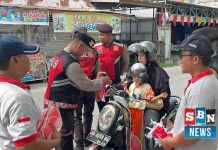 Julong Group dan Polres Batola sinergi bagikan bendera merah putih sambut HUT ke-80 RI