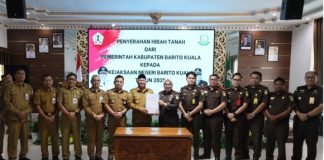 Bupati Barito Kuala serahkan hibah tanah untuk Kejaksaan Negeri