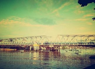 Jembatan Dewi Banjarmasin: saksi bisu sejarah dan pusat kuliner ‘kota tua’