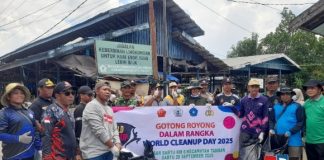 Sinergi forkopimcam Tamban dan masyarakat bersihkan Pasar Purwosari dalam rangka WCD 2025