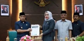 DPRD Batola gelar rapat paripurna, terima Raperda APBD 2026 senilai hampir Rp 2 triliun
