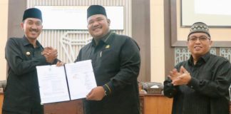 Bupati Banjar Saidi Mansyur jawab pandangan fraksi soal empat Raperda di rapat paripurna
