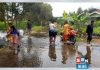 Jalan antar desa di Mandastana masih tergenang tiap musim hujan, warga minta perbaikan permanen
