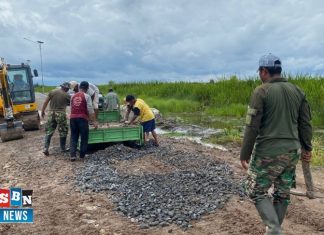 Warga Jejangkit bersatu, perbaiki jalan akses menuju ke Sekumpul Martapura