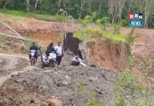 Jalan Kabupaten di Desa Gunung Ulin ambrol, diduga akibat aktivitas penambangan batu bara