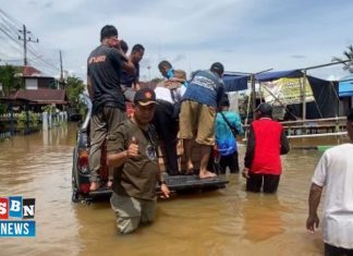 Gerindra bagikan 1 ton beras dan sembako untuk korban banjir di Desa Muara Bincau