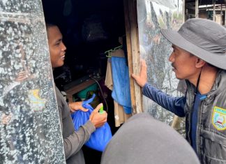 Bupati Banjar salurkan 500 paket sembako bagi warga terdampak banjir di Keraton, Martapura