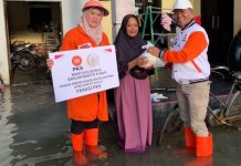 Wakil rakyat Batola dan Kalsel hadir bantu warga banjir di Mandastana