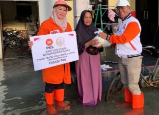 Wakil rakyat Batola dan Kalsel hadir bantu warga banjir di Mandastana