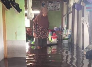 Sudah lebih sebulan banjir merendam Desa Antasan Segera, tercatat 751 jiwa terdampak