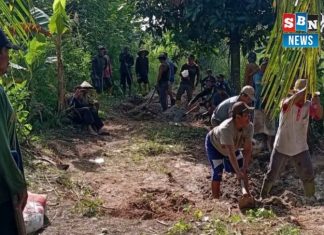 Usulan tak kunjung terealisasi, warga gelar gotong royong perbaiki jalan yang rusak parah