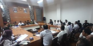 DPRD Batola rekomendasikan kajian komprehensif usai kematian massal ikan akibat penurunan do Sungai Barito