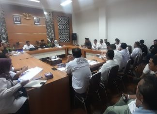 DPRD Batola rekomendasikan kajian komprehensif usai kematian massal ikan akibat penurunan do Sungai Barito