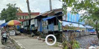 Ruang publik di dekat pasar Ahad Kertak Hanyar tak terawat, ada pohon ditebang dan sungai penuh sampah?