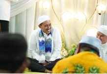 Safari Ramadhan Ke-5 di Masjid Shilahuddin Manarap Baru, Bupati Banjar serahkan bantuan beragam