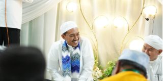 Safari Ramadhan Ke-5 di Masjid Shilahuddin Manarap Baru, Bupati Banjar serahkan bantuan beragam