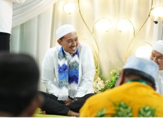 Safari Ramadhan Ke-5 di Masjid Shilahuddin Manarap Baru, Bupati Banjar serahkan bantuan beragam