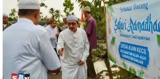 Wakil Bupati Banjar Safari Ramadhan ke Desa Kuin Kecil dan serahkan bantuan