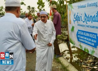 Wakil Bupati Banjar Safari Ramadhan ke Desa Kuin Kecil dan serahkan bantuan