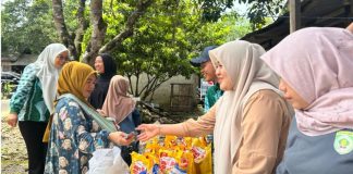 Disperindag Balangan gelar pasar murah di Desa Auh, bantu warga atasi fluktuasi harga