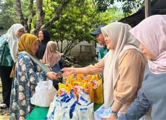 Disperindag Balangan gelar pasar murah di Desa Auh, bantu warga atasi fluktuasi harga