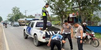 Satlantas perbaiki lubang jalan jelang mudik lebaran