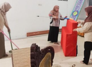 Jumat bersih, Kantor Kecamatan Gambut dibenahi