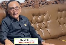 Pemerintah diminta tegas, Jalan Desa Biih rusak parah akibat truk tambang