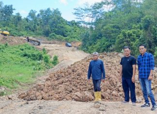Camat Sungai Pinang tinjau peninggian jalan di Gunung Hatuang