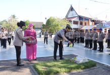 Jelang Hari Bhayangkara ke-80, Polres Batola ziarah dan tabur bunga di TMP Marabahan