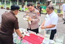 Kejari Banjarbaru musnahkan barang bukti berkekuatan hukum tetap