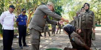 30 personel P3K resmi menjadi anggota Satpol PP Kab. Banjar lewat prosesi pembaretan