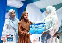 Suguhan istimewa penutup Banjar Bershalawat: Hadiah umrah untuk Anisa jemaah asal Karang Intan