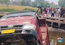 Jembatan tembus Mantuil runtuh, truk masuk sungai, Pemko bangun jembatan darurat