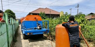 BPBD Banjar salurkan air bersih ke Desa Bincau di Martapura
