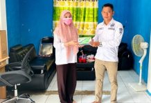 Cegah ISPA, UPT Puskesmas Telaga Bauntung bagikan masker gratis ke warga Telaga Baru