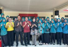 Olah sisa kain dan koran jadi produk bernilai, ilmu baru dari Semarang untuk Desa Telaga Bauntung