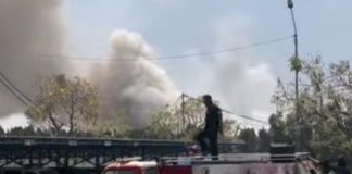 Api dekati gedung DPRD Batola, tim gabungan TNI dan relawan bergerak cepat padamkan api