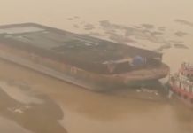 Sungai terpanjang Indonesia surut, muncul padang pasir di tengah aliran, nadi transportasi lumpuh