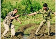 Pak Harto meninjau langsung desa, menyamar tinjau pertanian