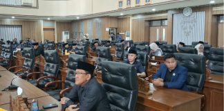 DPRD Banjar sahkan persetujuan dua raperda tentang koperasi dan usaha mikro