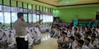 Satlantas Polres Barito Kuala sosialisasikan berkeselamatan berlalu lintas