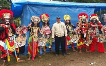 Mengintip seni lukis dan ukir buatan tangan Mulyani di Desa Purwosari Baru