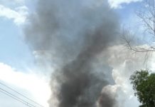 Sebuah mobil tangki BBM terbakar di Sungai Lumbah