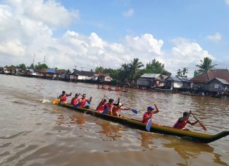 Tim Dayung Sama Rasa, sabet juara pertama dalam lomba dayung tradisional di Batola
